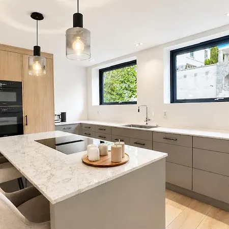 The Frogner Park Townhouse With 2 Garages